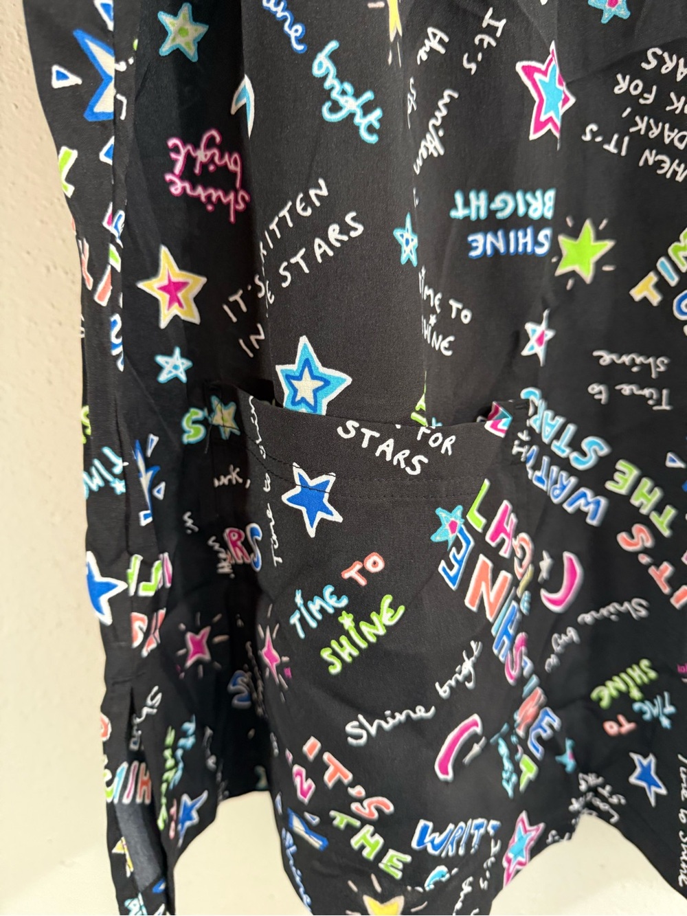 Scrub top "shine bright " moon and stars graphic size 2X - Picture 5 of 6